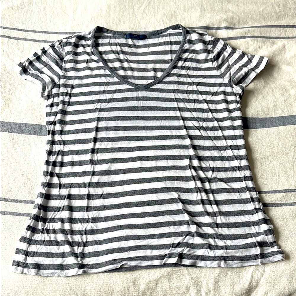 GAP Gray and White Striped Short Sleeve Tee